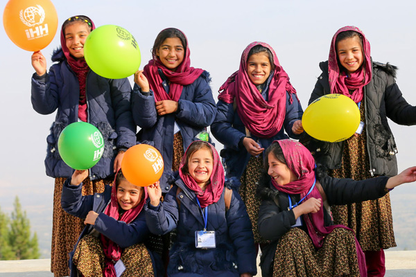 İHH Afganistan'da binlerce yetime ulaştı