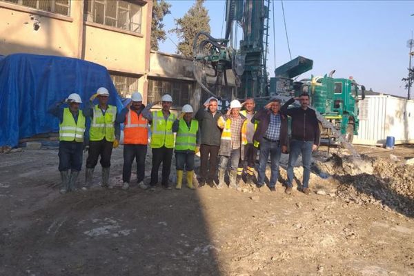 Barış Pınarı Harekatı ile terörden temizlenen Rasulayn'da su kuyusu açıldı