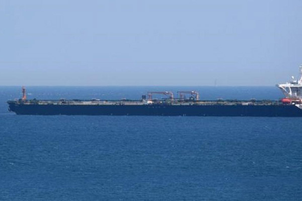 Rusya'da akaryakıt gemisinde patlama: 3 ölü