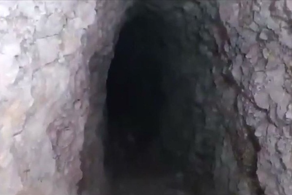 Tel Abyad'da teröristler tarafından kullanılan binaya açılan tünel tespit edildi