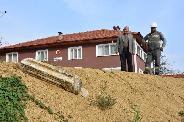 Elektrik için yapılan kazıda tarihi sütun bulundu