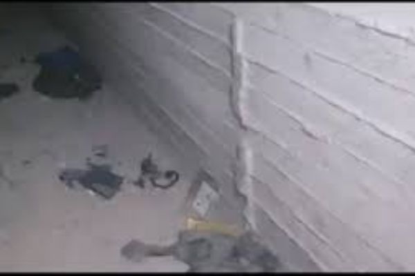 PKK/YPG’ye ait karargâh olarak kullanıldığı değerlendirilen binanın içine açılan tünel tespit edildi