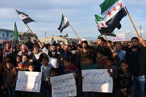 Yüz binlerce Suriyeli, ülkelerine dönüş için bekliyor