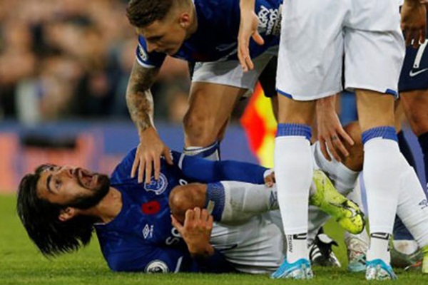 Andre Gomes'in ayağı kırıldı! Cenk Tosun'un o hareketi çok konuşuldu