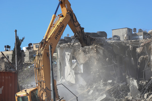 İsrail Doğu Kudüs'te Filistinlilere ait bir evi yıktı