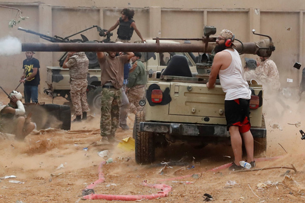 Hafter güçleri Trablus'a saldırdı: 3 ölü