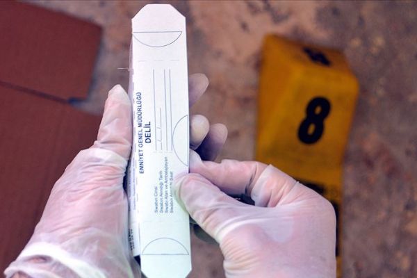 Suçluyu saç kepeği bile ele veriyor