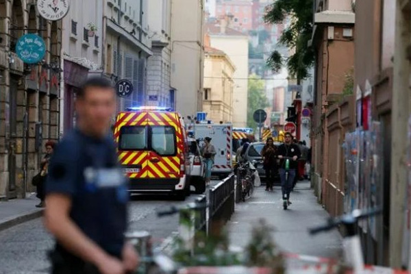 Fransa'da üniversite öğrencisi kendini yaktı