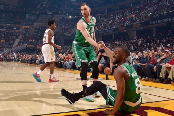 Celtics maçı kazandı, Hayward'ı kaybetti
