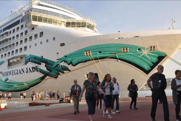 Kuşadası'na kruvaziyerle 2 bin 657 turist geldi