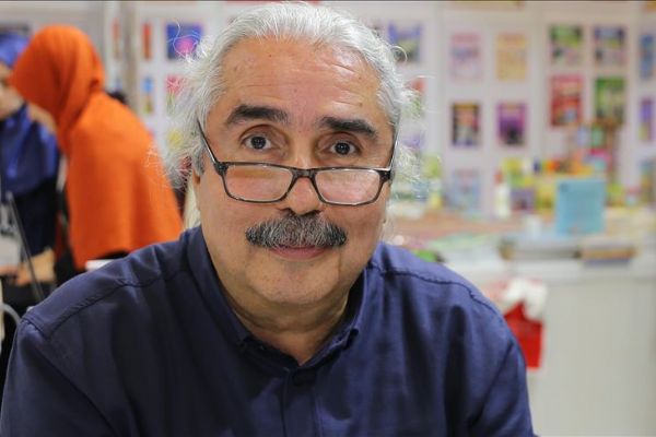 Ünlü yazarlar kitaplarını imzaladı