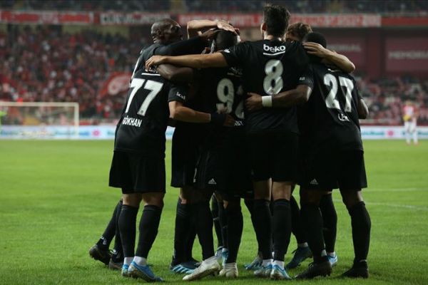 Beşiktaş 5 maçta zirveye ortak oldu