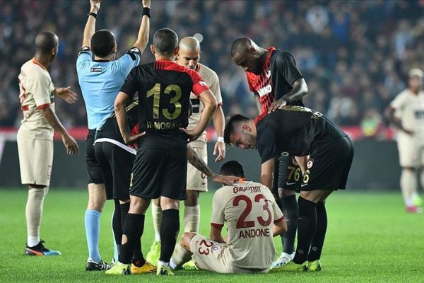 Galatasaraylı Andone'nin sağ diz iç yan bağında yırtık tespit edildi