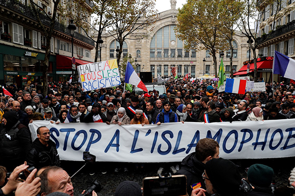 Paris'te İslamofobi karşıtı gösteri