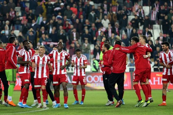 Sivasspor 10 sezon sonra liderlik koltuğuna oturdu