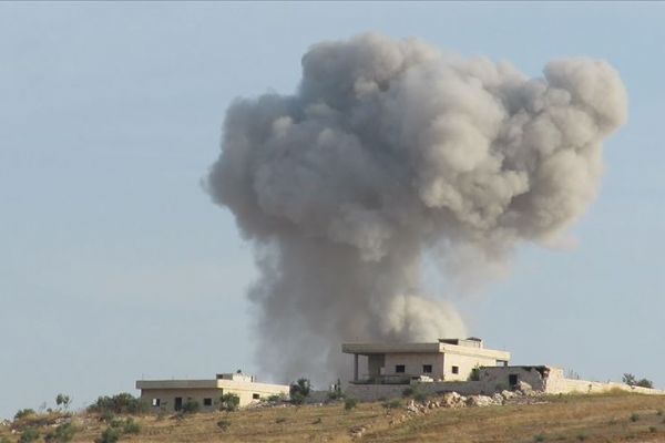 İdlib'e saldırılar sürüyor