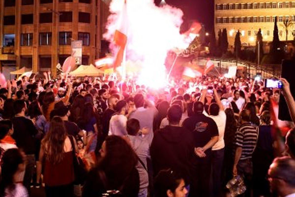 Cumhurbaşkanı Avn'ın konuştu; Lübnanlılar sokağa döküldü