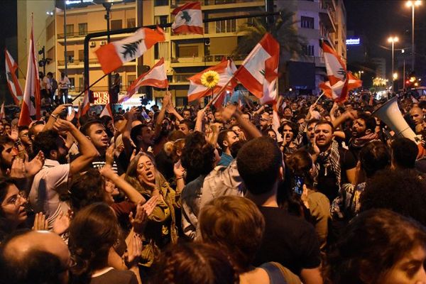 Lübnan'daki gösterilere 'Diriliş Ertuğrul' müziği damga vurdu