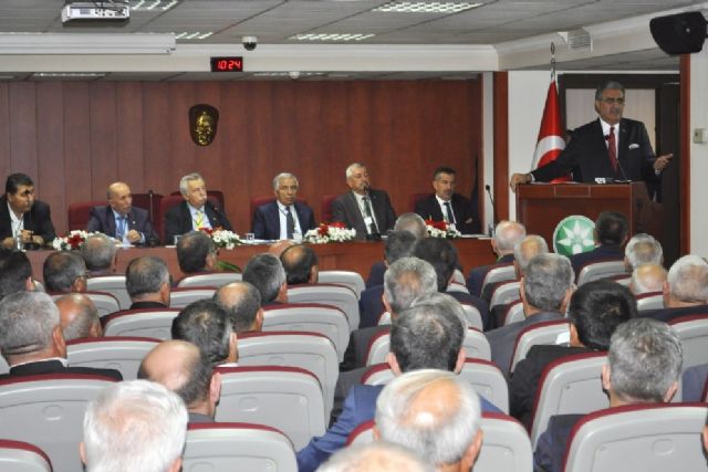 Konuk: 'Yangını söndürmek istiyorlarsa dumanı takip etsinler'