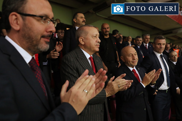 Erdoğan'dan Türkiye-İzlanda maçını izledi