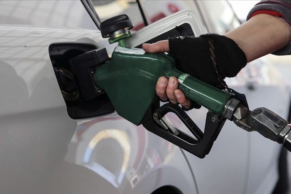 İran'da benzine yüzde 50 zam