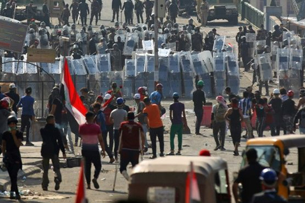 Irak’ta gerginlik sürüyor: Göstericiler limana giden yolları kapattı