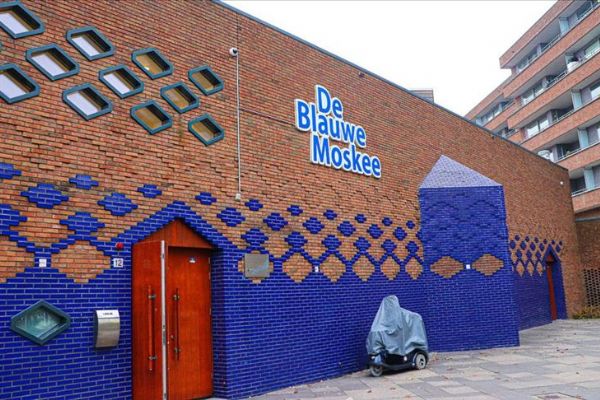 Amsterdam'da Mavi Cami'de ilk defa hoparlörden ezan okundu