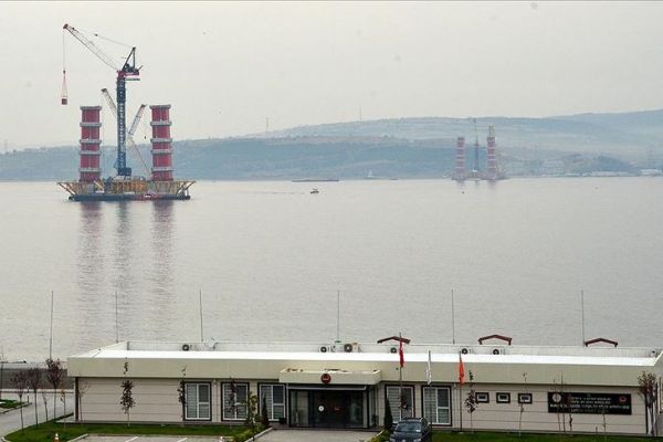 'Simgelerin köprüsü' yükseliyor