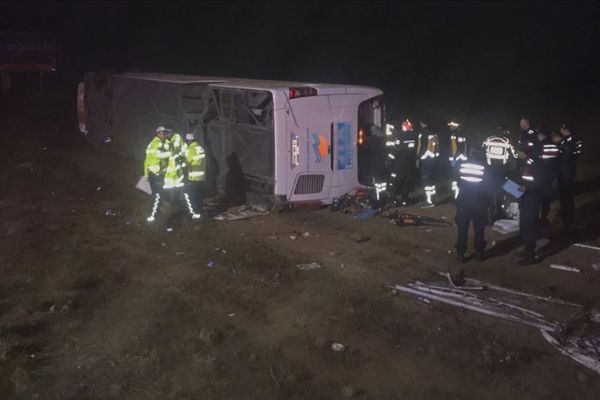 Aksaray'da yolcu otobüsü devrildi: 1 ölü, 45 yaralı