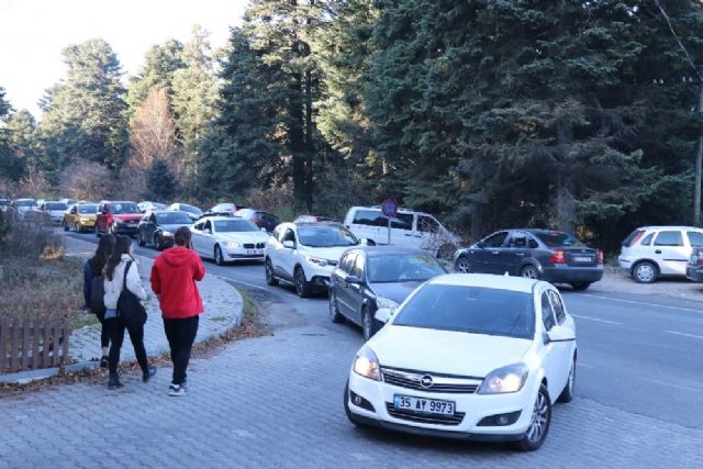 Gölcük Tabiat Parkı ara tatil nedeniyle doldu taştı