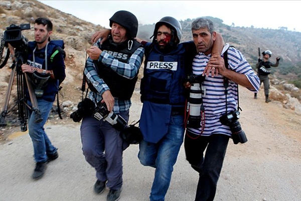 İsrail saldırısında gözünü kaybeden gazeteciye büyük destek