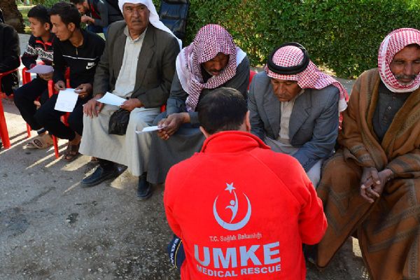 'Gönüllüler ordusu' Barış Pınarı Harekatı bölgesinde yaraları sarıyor