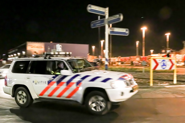 Hollanda'da gemi konteynerinde kaçak göçmenler bulundu