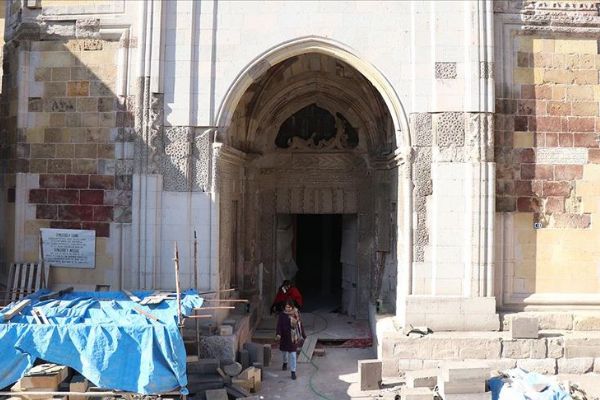 Tarihi Sungurbey Camisi'nin restorasyonu sürüyor