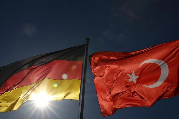 Almanya Büyükelçiliği'nin Türk avukatı gözaltında