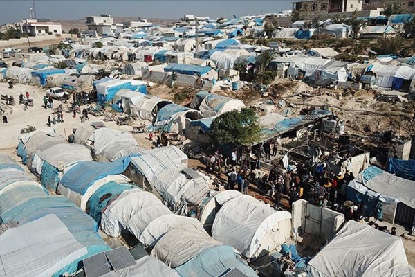 İdlib'de vurulan çadır kampı havadan görüntülendi