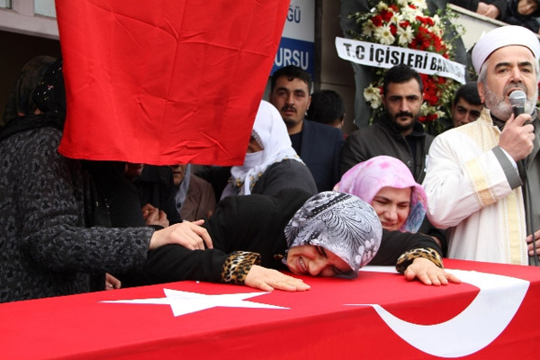 Van şehidini uğurladı