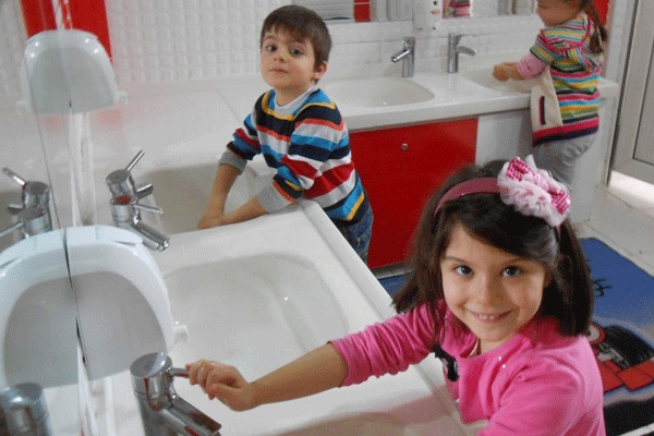 Yüzünü sıcak suyla yıkamak sakıncalı