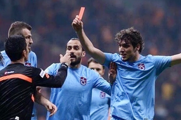 Kırmızı kartın nedenini açıkladı