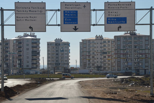 Diyarbakır'da Kürtçe adımı