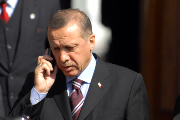 Erdoğan'dan Arınç'a telefon