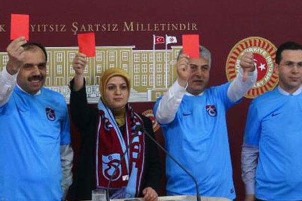 Vekillerden TFF'ye kırmızı kart