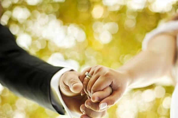 Evli kadınlar kızlık soyadını kullanabilecek