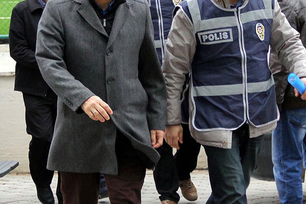 'FETÖ' operasyonunda gözaltına alınanlar adliyede