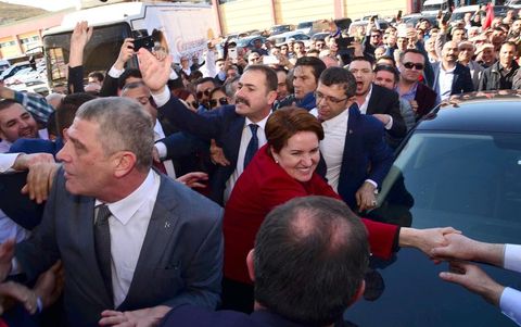 Akşener'e coşkulu karşılama