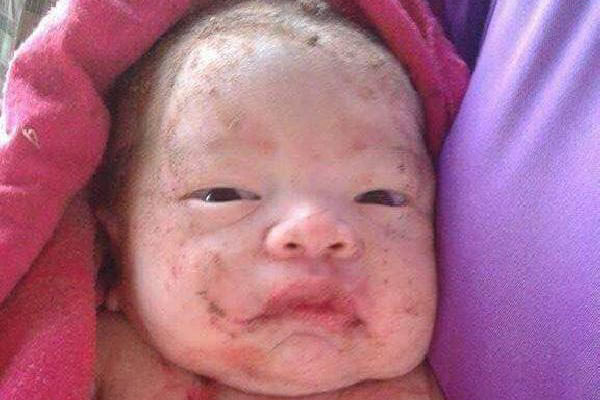 Minik çocuk 14 yerinden bıçaklandı