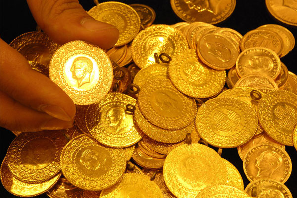 Altın zirveye koşuyor