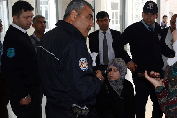 X-Ray cihazından bebek cesedi çıktı