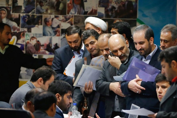 İran'da halk seçime ilgi göstermedi