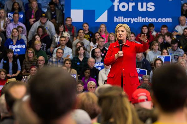 Clinton, Sanders'ı geride bıraktı